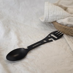 Göffel, Spork, Multi-Tool, Gabel, Löffel | Edelstahl schwarz matt | Outdoor Geschirr Camping Besteck Flaschenöffner Multifunktion Picknick