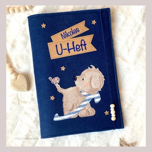 U-Heft Hülle „Kleiner Hund“ aus Filz mit Stickmotiv und Wunschtext für das deutsche U-Heft