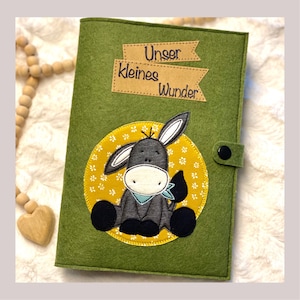 U-Heft Hülle Esel in grün, mit Fächern für den Impfpass und die Versichertenkarte, für Jungs und Mädchen,  „Unser kleines Wunder“