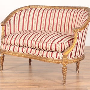 CUSTOMIZIABLE - French Louis XVI Style 1900s Giltwood Canapé en Corbeille with Carved Motifs | Petite Settee