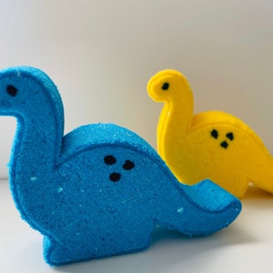 恐竜バスボム 2 個セットとその他の色、子供用バスボム、子供用バスボム、子供用入浴の楽しみ、恐竜、子供用ギフト