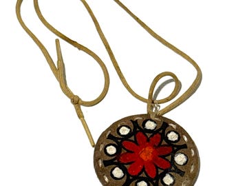 Vintage 1960s Boho Leather Hippie Flower Power Necklace