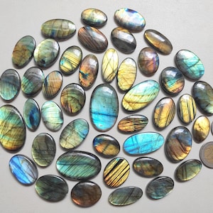 Naturlig labradorit cabochon lot: Multi-eldade ovala ädelstenar