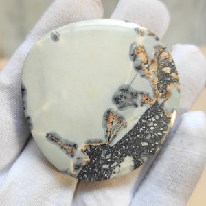 Maligano Jasper Cabochon: Natural Gemstone Pendant (53x50x7 MM, 156 Cts)