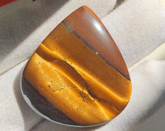 Cabujón de ojo de tigre de mamba marra en forma de pera: piedra preciosa muy pulida (38 x 34 x 6 mm, 72 cts aprox.)