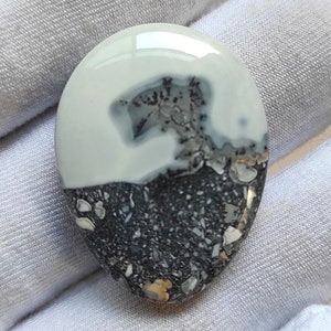 Maligano Jasper Cabochon: Fancy Gemstone Pendant (30x23x5 MM, 38 Cts)