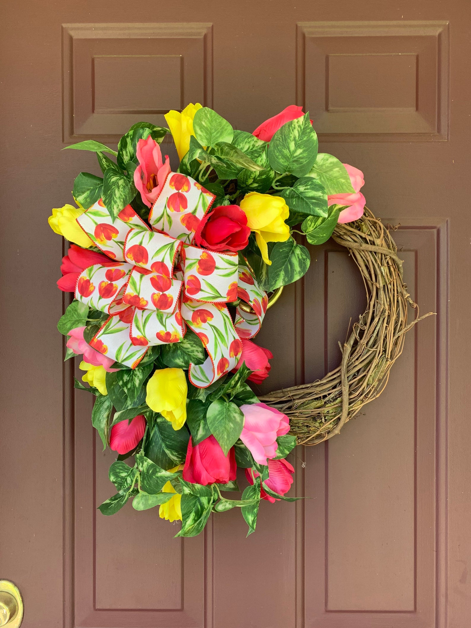 Picture Idea: Everyday Tulip Wreath For Front Door Tulip Entryway Decor Minimalist
