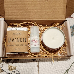 Self Care Gift Set/ Bath Gift Set with Organic Soap and Soy Candle/ Wedding Spa Gift