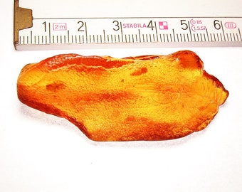 Wonderfully large, natural raw amber, super clear and translucent 8.00 g.