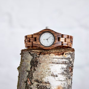 The Pine Montre en bois faite main pour femme image 1