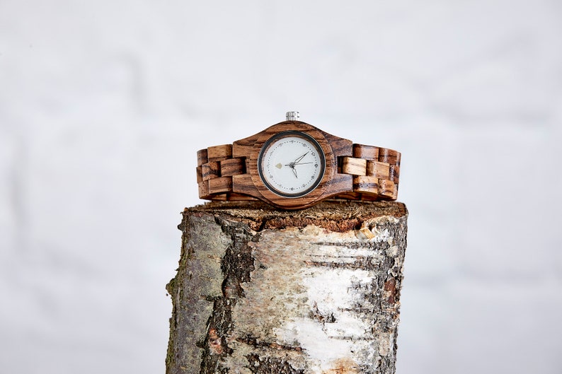 The Pine Montre en bois faite main pour femme image 1