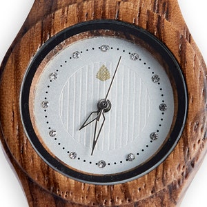 The Pine Montre en bois faite main pour femme image 5