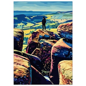Puede incluir: Una impresión artística representa a una persona de pie sobre un afloramiento rocoso, con vistas a un paisaje vibrante. La escena presenta una mezcla de azules, amarillos y verdes, con un cielo despejado y colinas distantes. La obra tiene una calidad estilizada y pictórica.
