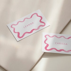 Pinke Blumen Gast Namenskarte in Wasserfarben | Gastanhänger | Gedeck für Hochzeit | Bearbeitbar, druckbar, digitaler Download 3,5 X 2 Zoll.