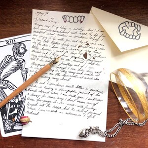 Conjunto de cartas y sobres inspirados en Drácula de 10 piezas