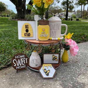 honey bee tiered tray decor, bee tiered tray, bee decor, summer tier tray, honey bee tier tray, honey tray, honey decor, honey bee decor