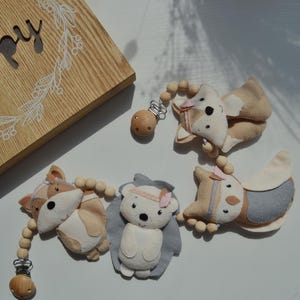 森のフェルトベビーカーガーランド - 森の動物ベビーカーおもちゃセット、ベビーカーアクセサリー、ベビーカーストラップ、ベビーカーフェルトおもちゃ
