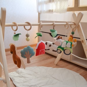 Baby play gym toys farm ,Wooden baby play gym,Natural Wood Play Gym for Baby,Play gym farmhouse, hanging animals toys, Baby shower gift