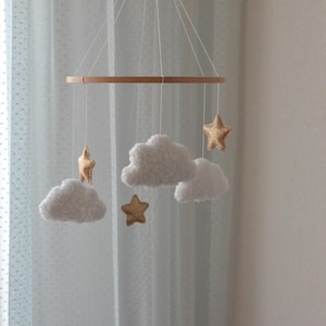 Boucle Babymobil med moln och stjärnor – Neutral minimalistisk spjälsängsmobil, vit molndekoration för barnrum