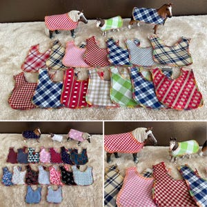 Pferdedecken für Spielpferde Modellpferde mit Klettverschluss / aus Baumwolle / Schabracken / uni bunt kariert geblümt einfarbig gepunktet