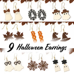 Puede incluir: Una colección de nueve pendientes con temática de Halloween. Los diseños incluyen fantasmas, sombreros de bruja, hojas de arce, telarañas y la palabra "BOO". Los pendientes son de madera y tienen ganchos dorados.