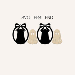 Op de afbeelding: Een digitaal grafisch ontwerp met de tekst SVG - EPS - PNG boven twee zwarte ovale kaders met strikken, elk met een zwart spooksilhouet, afgewisseld met twee beige spookfiguren met eenvoudige ovale oogopeningen.
