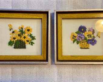 Crewel set of 2 frames Artwork