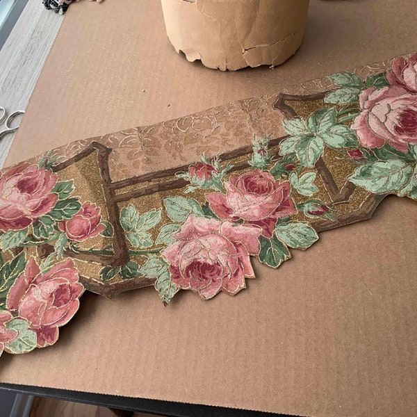 29 Inches Antique Floral Wallpaper Border with Gold Mica Flakes and Scalloped Edge (Ref:  A-6799  Box 2)