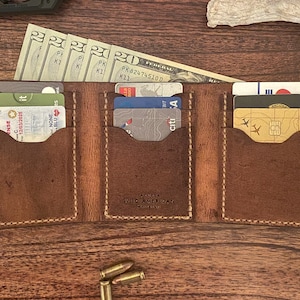 Cartera de piel de venado de cola blanca cosida a mano para hombre de grano completo minimalista con 9 tarjetas Big Buck Trifold