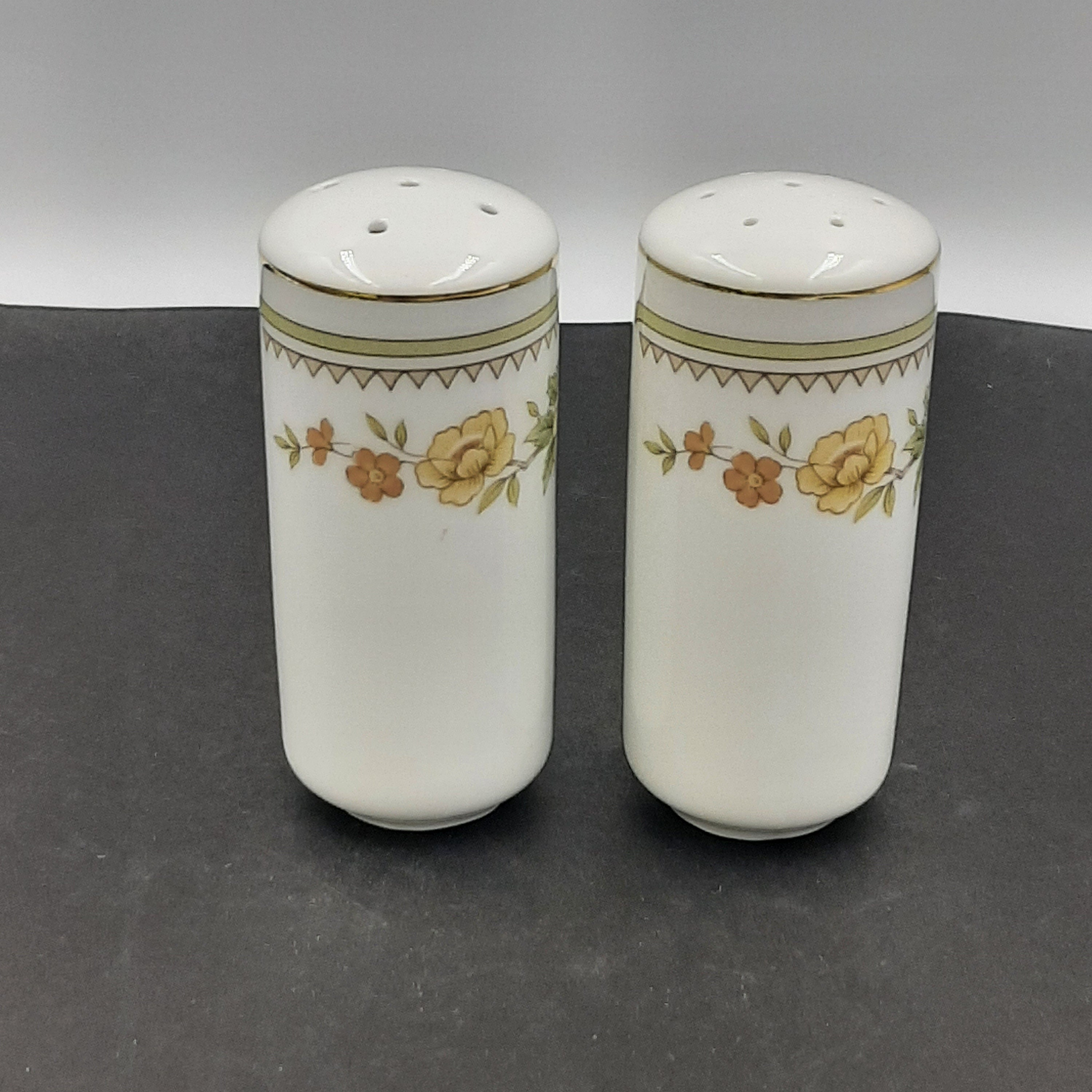 Vintage Feine Porzellan Salz und Pfefferstreuer Weiß mit Etsy