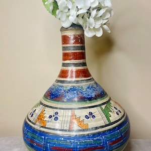 Grand vase/pichet à eau fait main vintage bohème mexicain, art populaire en terre cuite, poterie en terre cuite, décor aztèque, vase en poterie rustique primitif 11,75 po.