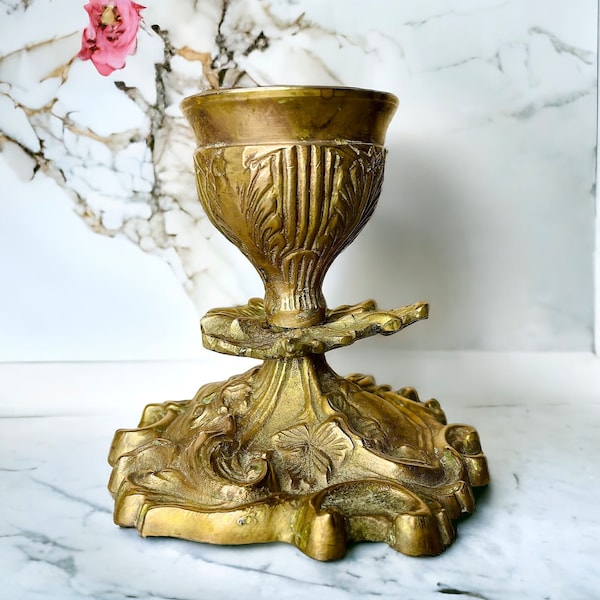Lovely Vintage Elegant Hollywood Regency Style Solid Brass Candlestick Holder with 3D Flowers and Leaves|Ornate Details|Single Candle Holder