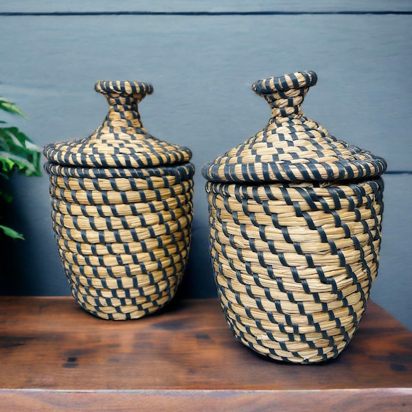 Boho Chic Vintage Pair of Coiled Seagrass Lidded Baskets with Charcoal Gray Colored Weaving and Trim, Boho Baskets, Vintage Seagrass Baskets