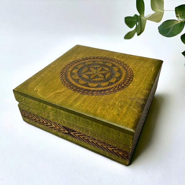 Pretty Vintage Polish Handmade Wooden Box, Handpainted Forest Green, with Etched and Burned Wood Floral/Lines, and Inlaid Wire 4.5"W/L 2"T