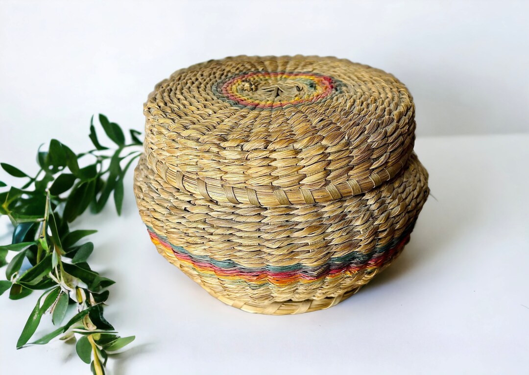 Old 1939 Vintage Handmade Small Round Sweetgrass Lidded Basket Etsy
