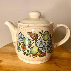Retro Vintage Sadler England Teapot with Appletree and Bright Florals Design Speckled Beige Retro Kitchenware/Vintage Teapots 1970‘s 6&quot;T