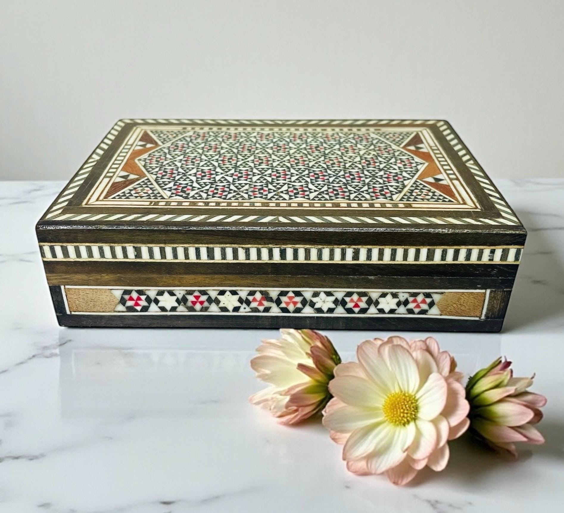 Boîte Ronde Boule Marqueterie D'os Sur Laiton - Objet De Décoration Vintage - Occasion