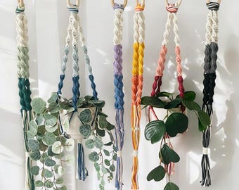 Macetero colgante de macramé en espiral: macetero colgante bohemio con aro de madera