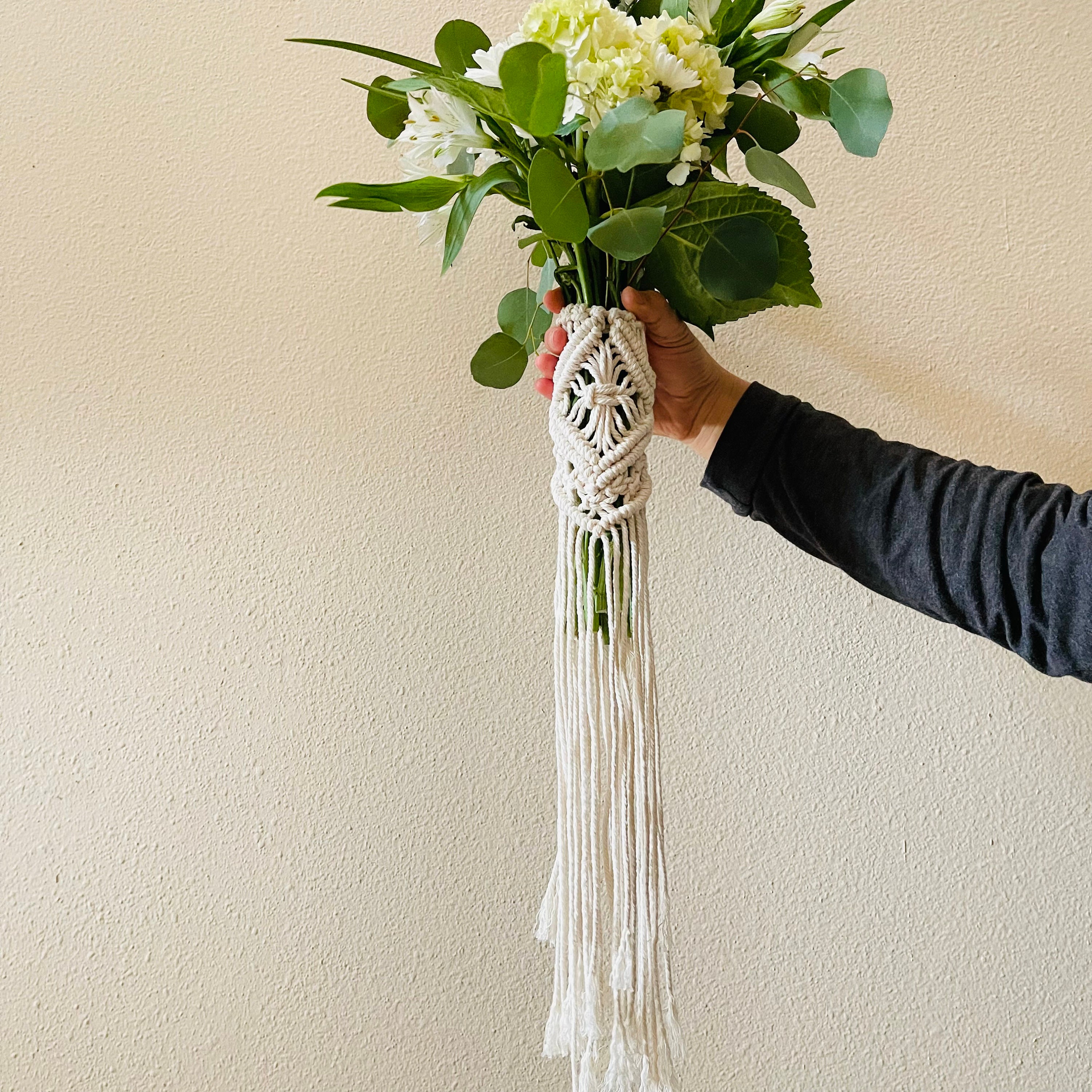 Macrame Wedding Bridal Bouquet Wrap, Boho Wedding Flower Wrap, Bridesmaids  Flower Wraps, , Bohemian Wedding Bouquet Wrap, Bride to Be Gift 