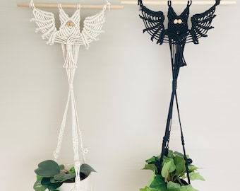 Gothic Bat Wall Plant Hanger: Handmade Spooky Home Decor