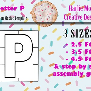 Może przedstawiać: Biały szablon mozaiki balonowej z literą "P" z czarnym obrysem, zaprojektowany przez Harlie Moon Creative Designs. Szablon jest dostępny w trzech rozmiarach: 0,76 m, 1,07 m i 1,37 m i zawiera instrukcję montażu krok po kroku.