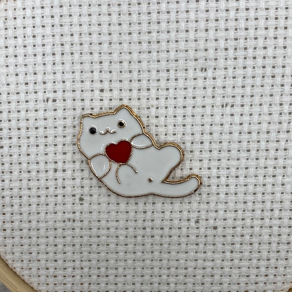 Enamel White Cat Needle Minder | Magnet |  Cover Minder