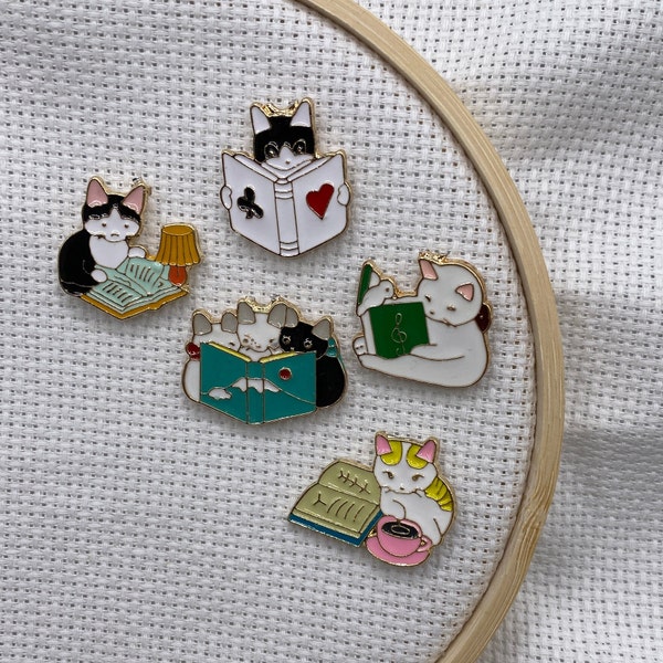 Enamel Cats Reading Needle Minder | Magnet |  Cover Minder