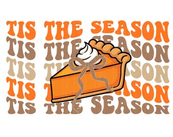 Peut inclure: Conception graphique d'une part de tarte à la citrouille avec de la crème fouettée et un nœud. Le texte "TIS THE SEASON" est répété en orange et marron, créant un thème automnal festif.