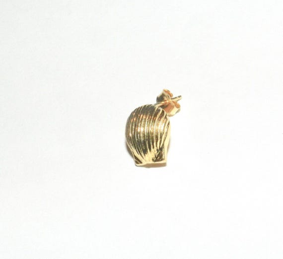 14k Solid Gold Clam Shell Stud Earring: Vintage S… - image 4