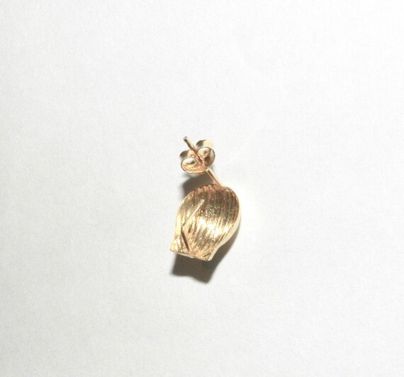 14k Solid Gold Clam Shell Stud Earring: Vintage S… - image 3
