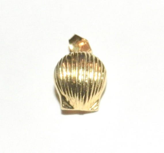 14k Solid Gold Clam Shell Stud Earring: Vintage S… - image 1