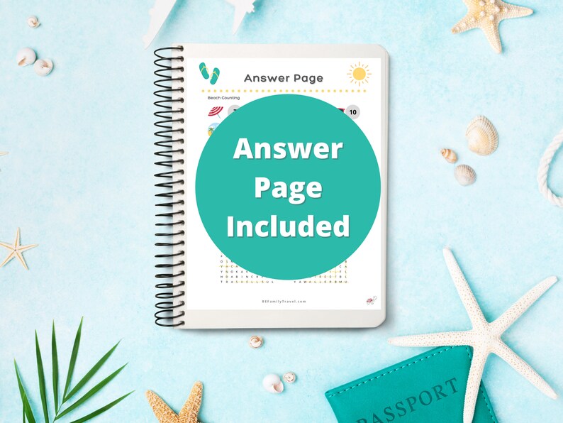 Puede incluir: Una libreta blanca de espiral con un c&iacute;rculo turquesa en la portada que dice "Answer Page Included". La libreta est&aacute; sobre un fondo azul claro con conchas marinas, estrellas de mar y un pasaporte.