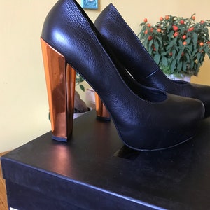 Matiko handcrafted leather pumps, size 7,5, black
