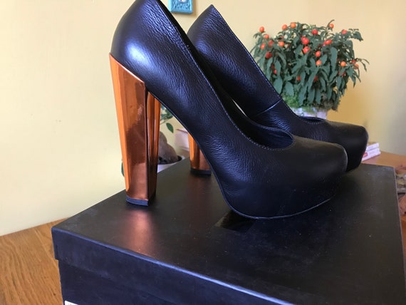 Matiko handcrafted leather pumps, size 7,5, black - image 1